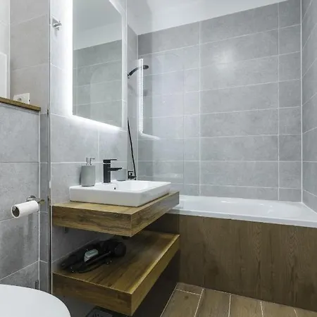 Near Iulius Mall With Balcony & Private Parking Timisoara