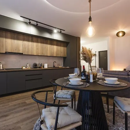 Near Iulius Mall With Balcony & Private Parking *