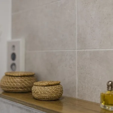 Near Iulius Mall With Balcony & Private Parking *