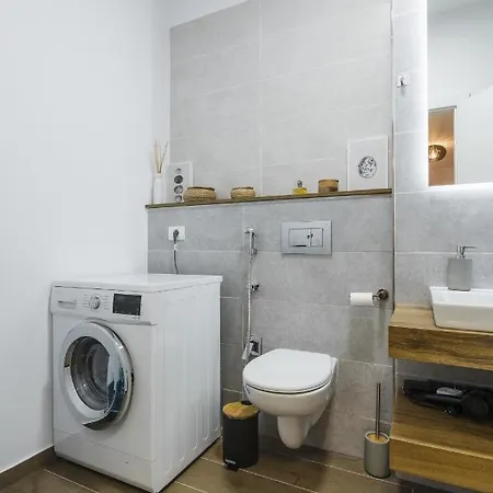 Near Iulius Mall With Balcony & Private Parking Timisoara