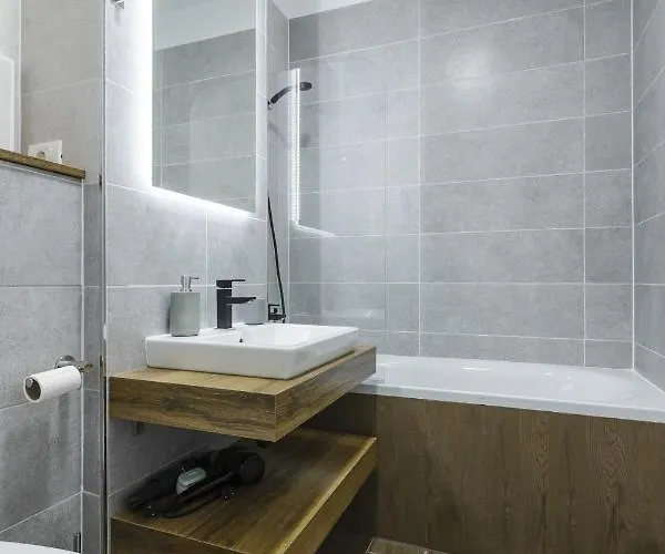 Near Iulius Mall With Balcony & Private Parking Timisoara