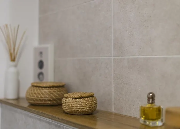 Near Iulius Mall With Balcony & Private Parking *