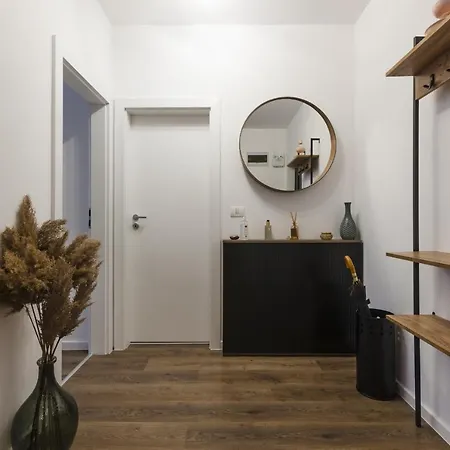 Near Iulius Mall With Balcony & Private Parking *