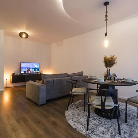 شقة Near Iulius Mall With Balcony & Private Parking