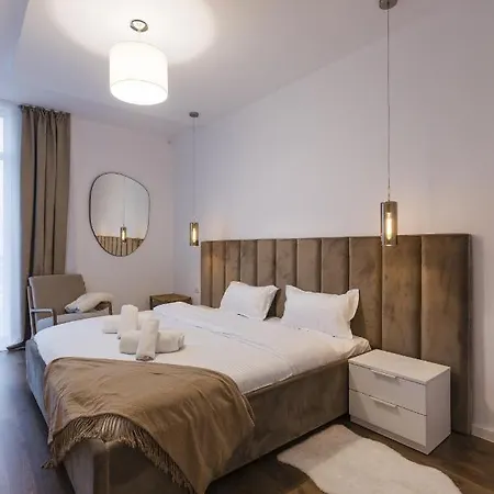 Near Iulius Mall With Balcony & Private Parking تيميشورا