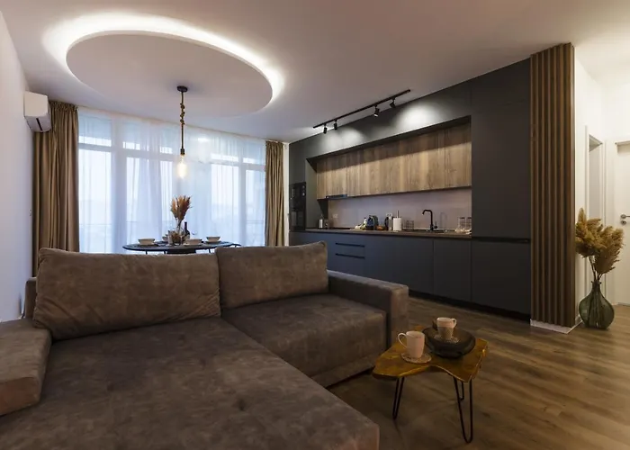 Near Iulius Mall With Balcony & Private Parking *